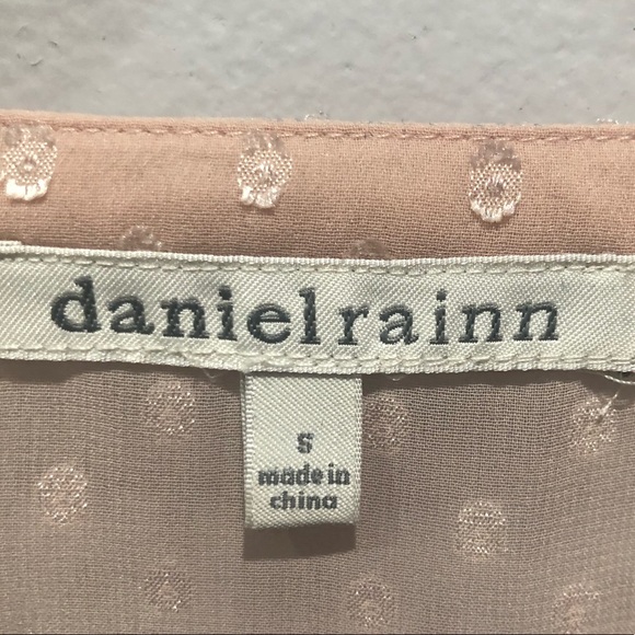 Cute DANIEL RAINN Top with Great Detail - Picture 7 of 7